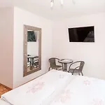 Guest house Gaestehaus Genf Velden am Woerthersee
