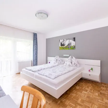 Konukevi Gaestehaus Genf Velden am Wörthersee