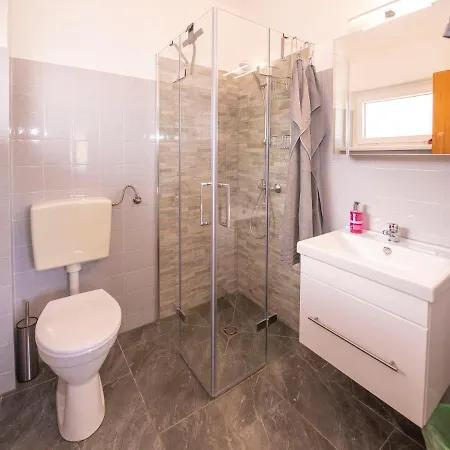 Gaestehaus Genf Konukevi Velden am Wörthersee