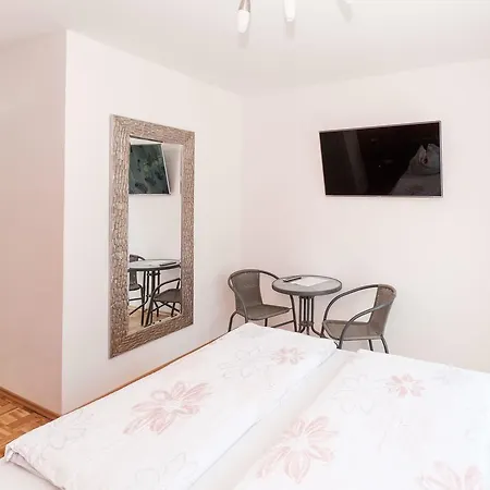 Konukevi Gaestehaus Genf Velden am Wörthersee