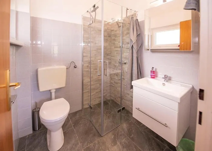 Gaestehaus Genf Pensión Velden am Wörthersee